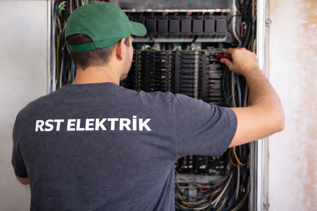 RST Elektrik – Pano kurulum ve bakım